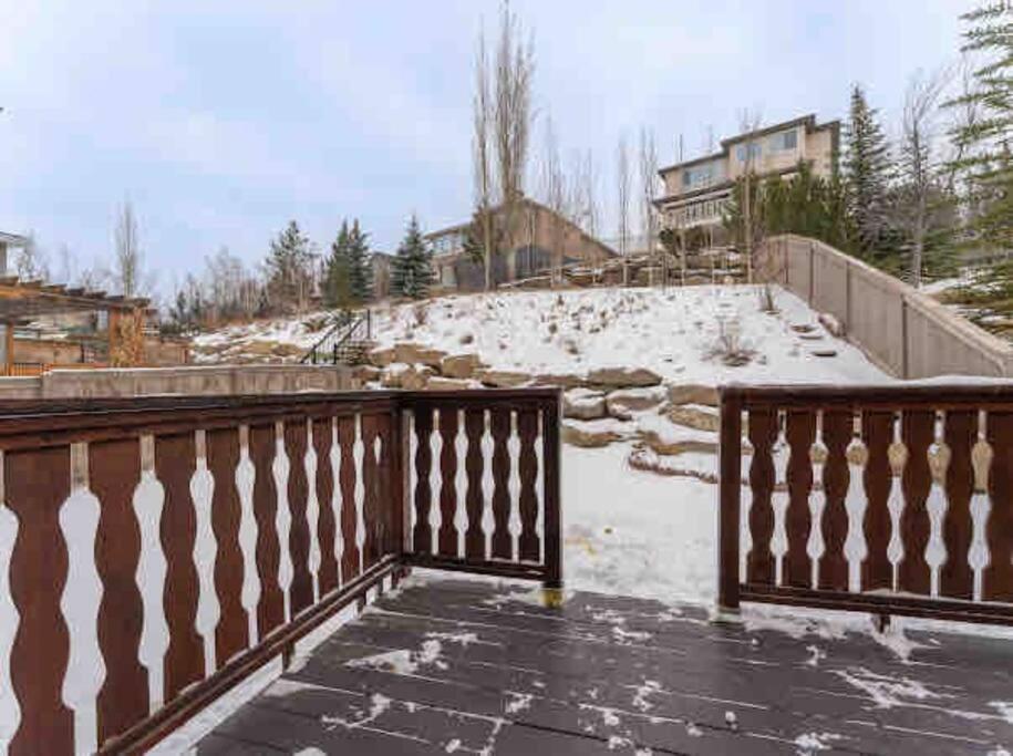 2500 Sq House In Springbank Hill Bl 261818 Villa YYC Екстериор снимка